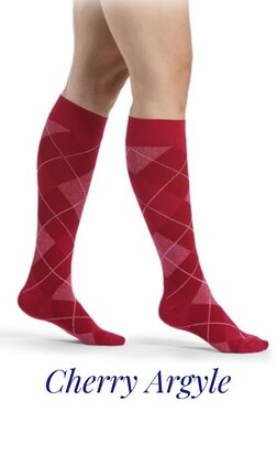 De Sigvaris Microfiber Shades compressiekousen dames Cherry Argyle